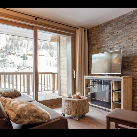 In With Slope Access & Apartment Tignes